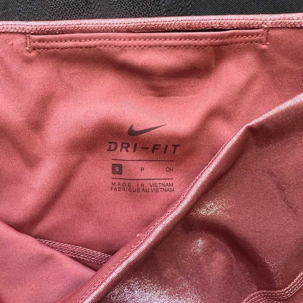 The Nike One Tight Fit Mid Rise 7/8 Length Shimmer Leggings Sz S Polyester Blend - Picture 5 of 13